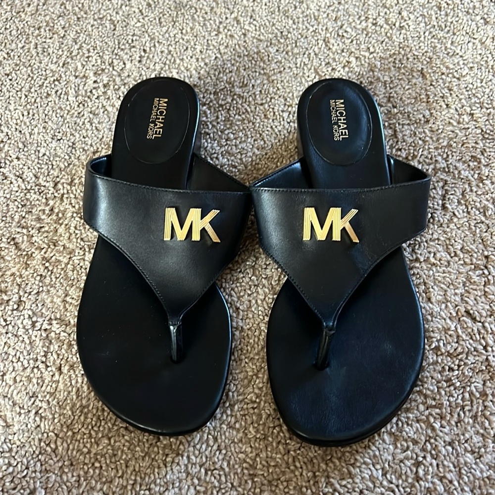 MICHAEL Michael Kors Black Leather Deanna Heeled Thong Sandal Gold Logo Size 8